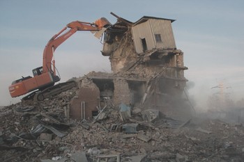 Демонтаж аварийных зданий и сооружений